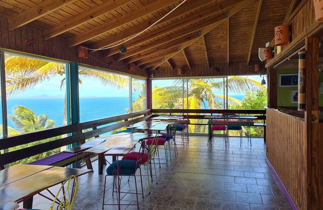 BUTTERFLY COTTAGE Almost Paradise - 1 bed Caribbean Hideaway