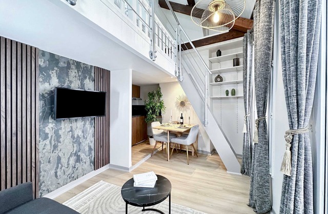 Buttes-Chaumont: Stylish Stay in a Duplex