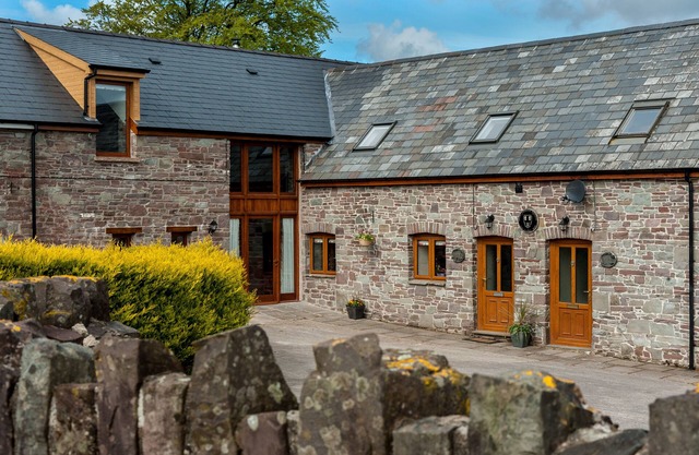 Bwthyn Tre-faen - Two Bedroom House, Sleeps 3