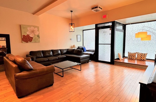 C12~Private Sunny Terrace+15 Beds/Sofabeds+5 Full baths+Free parking