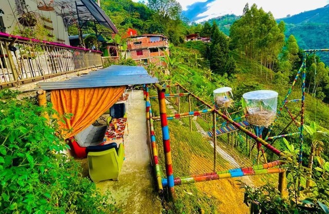 Cabaña Romántica con Espectaculares Paisajes a 7 Minutos de la Ciudad