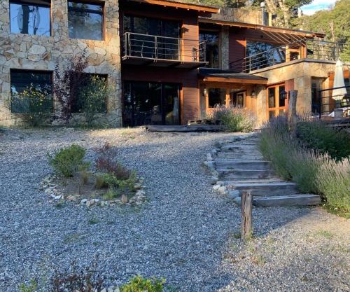 Cabañas y Hosteria El Condor Pasa VLA