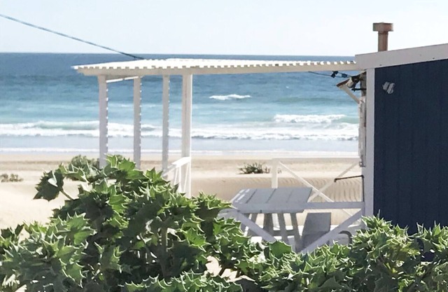 Cabana Azul is a beautiful beach cabin facing the Atlantic.
