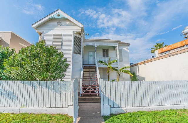 Cabana Boy - 3/2 2nd Floor Dog Friendly (Duplex)