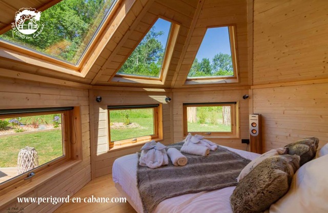 Cabane spa belle étoile unusual accommodation in the Dordogne with private Jacuzzi.