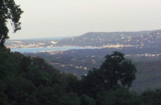 Cabanon in full nature massive of the Gulf moorings of Saint Tropez