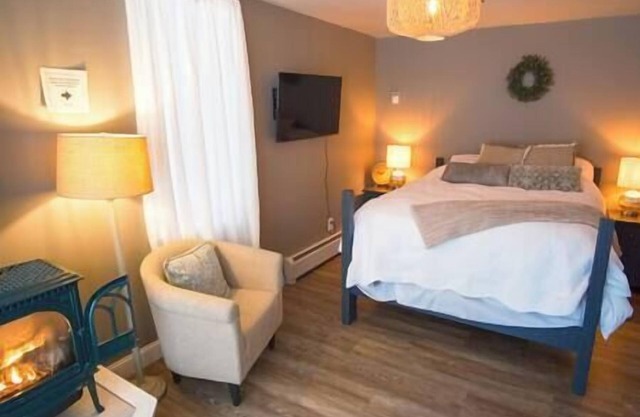 Cabernet Landmark Inn, Hot Tub, Fireplaces Views