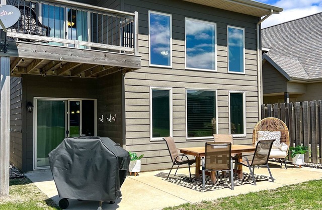 Cabin 148 -Beautiful Okoboji Vacation Rental at Bridges Bay