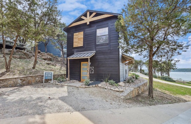 Cabin #23 Beneath The Stars: 10 mins to Rocker B! And on Possum Kingdom Lake