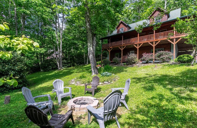 Cabin Cove- Cabin between Sugar and Beech Mtns, hot tub, game tables, fire pit, yard, pets