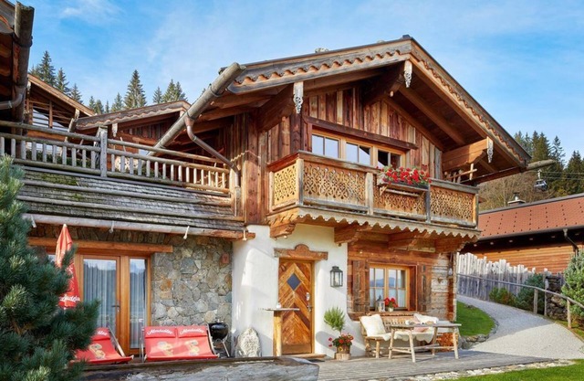Cabin for 6-8 persons (3 bedrooms, 3 bathrooms, 4 WC) - Almdorf Flachau and Promi Alm