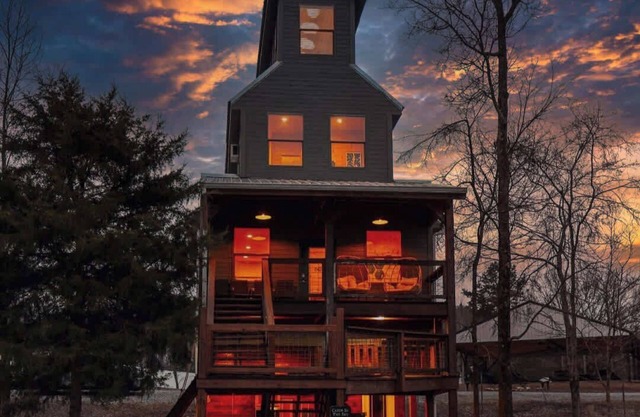 Cabin in the Sky with an outdoor kitchen!