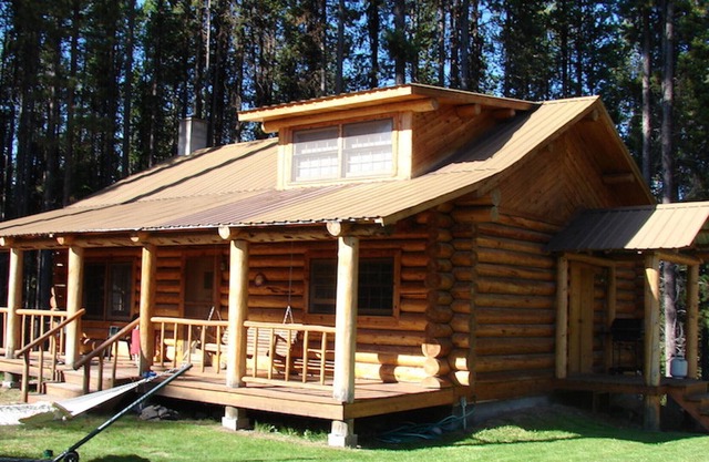 Cabin on 1 fenced acre, close to National Park