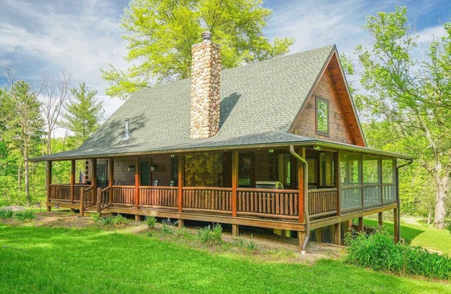 Cabin on 66 private acres with hiking trails