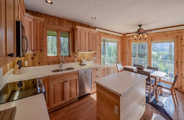 Cabin on Private Ranch Sleeps 10