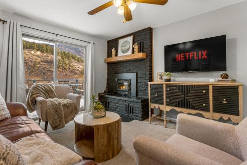 Cabin Retreat W Board Games & Pool Access