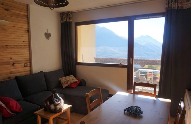 Cabin studio in Orcières Merlette - sleeps 4, pets allowed, bed linen included in winter