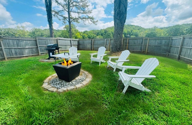 Cabin Vacation|Pet Dog Friendly|Lake Guntersville | Fully Fenced | Private