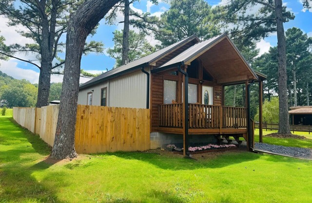 Cabin Vacation|Pet Dog Friendly|Lake Guntersville | Fully Fenced | Private