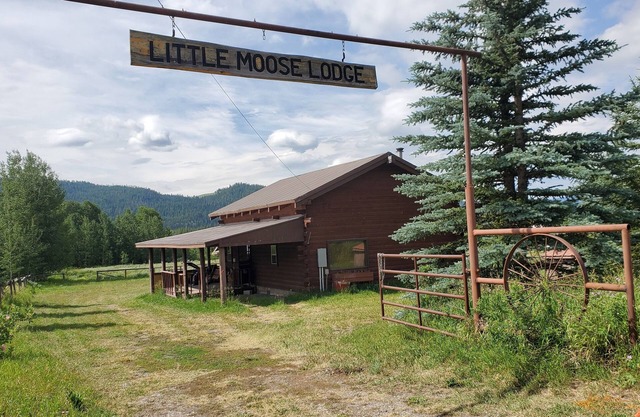 Cabin with Teton view nestled between Grand Teton National Park and Yellowstone