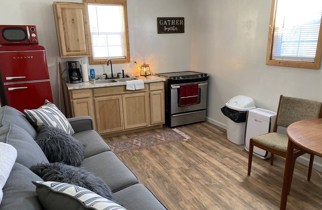 Cabin- within minutes to outlaw trails and Hatfield McCoy trails