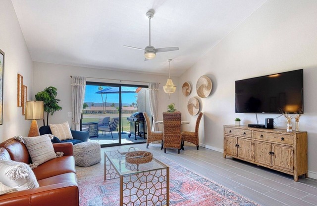 Cactus Golf Villa at Palm Desert Resort - fire pit, patio, golf course view