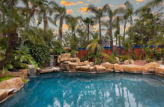 Cactus House by AvantStay | Famous Cactus Compound