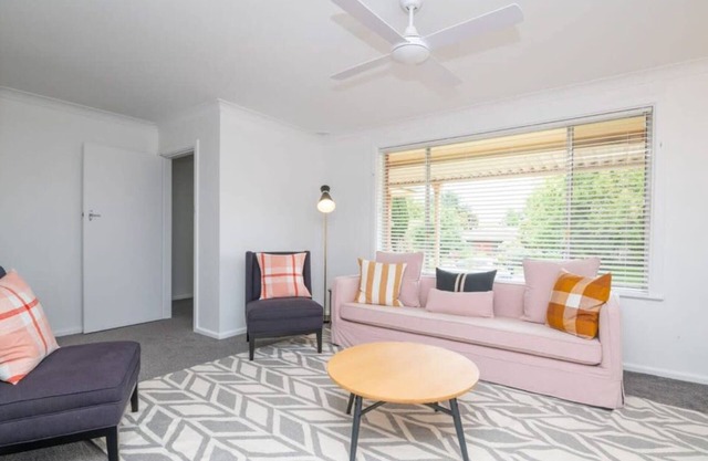 Cadogan House - Located in Heart of Orange CBD