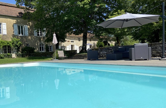 CAHORS - LOT VALLEY - STONE HOUSE WITH SWIMMING POOL AND CLEAR VIEW
