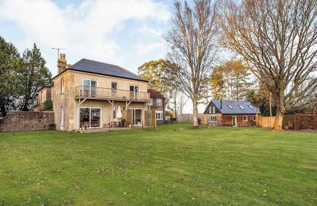 Caldbec House - UK32605