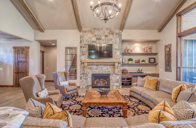 Caldera Springs Maison du Poulet - Meredith Lodging, Golf Links, Hot Tub!