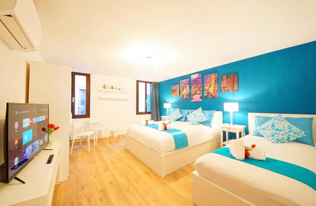 Calle dei Fabbri Apartment Marble