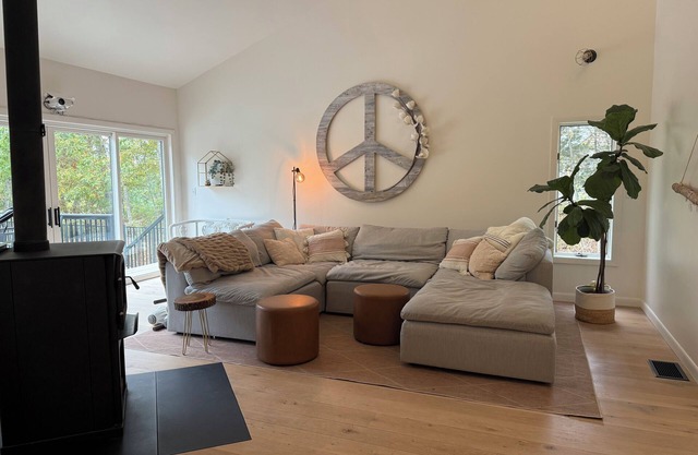 Calm and Modern 4-bedroom Home with Pool in Rustic CT Shoreline Town