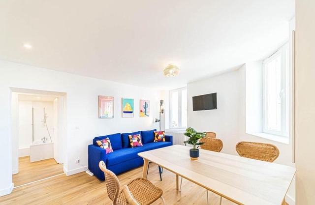 Calm & Comfort at the Gates of Lyon 2-bedroom apartment in Sainte-Foy