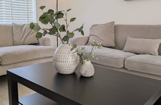 Calm & contemporary 2 bed house with park view