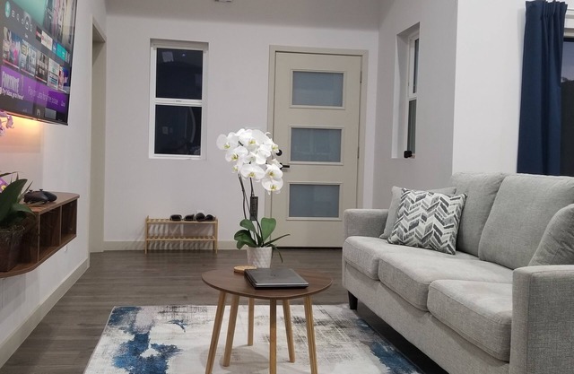 Calm Peachtree Hideout