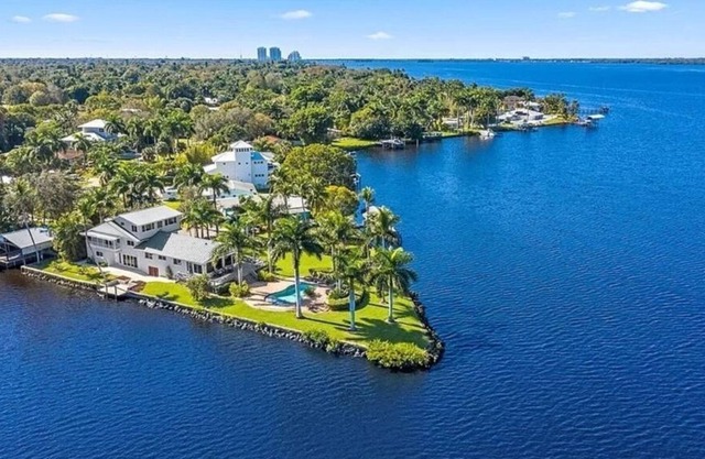 Caloosahatchee Riverfront Paradise