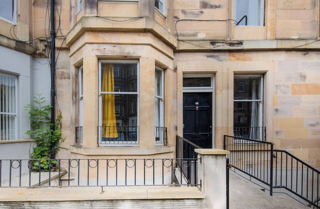 Calton Hill Victorian Old Town Apartment