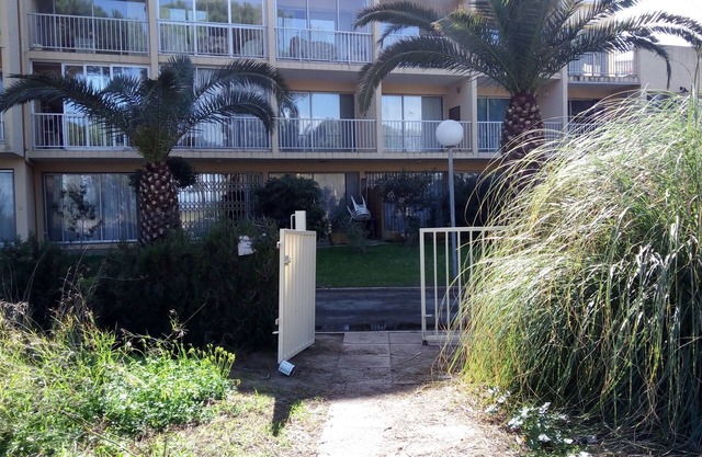 CALVI: GROUND FLOOR APARTMENT WITH DIRECT BEACH ACCESS