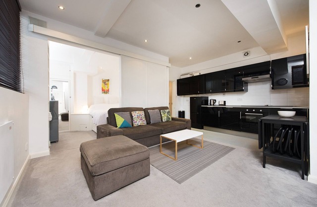 *CAMDEN APARTMENT - MODERN & STYLISH!*