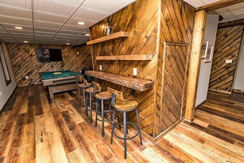 CamelbackSki Mts,Firepit,Hottub,4BR&BonusRoom,Casino,Linens!