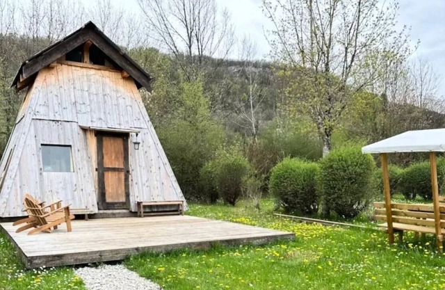 Camping Ecologique la Roche d'Ully* - Le Thuyé Comtois 3 Rooms 4 People