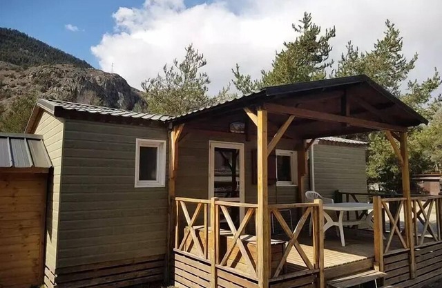 Camping-Caravaneige l'Iscle de Prelles * - Chalet Grand Confort Type KAITI 830 - 33 m2/2 bedrooms - Covered terrace 15 m2 6 people