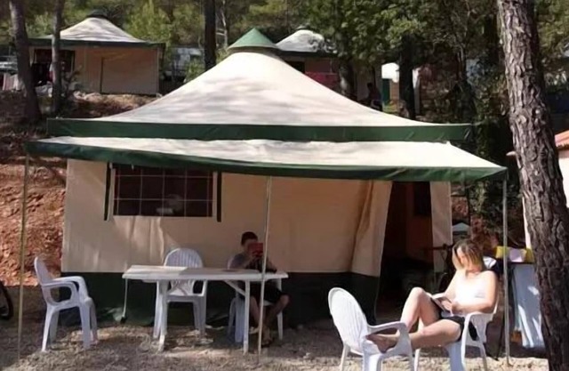 Camping Flower Les Cadenières* - Standard Canvas Bungalow 3 Rooms 5 People Without sanitary facilities