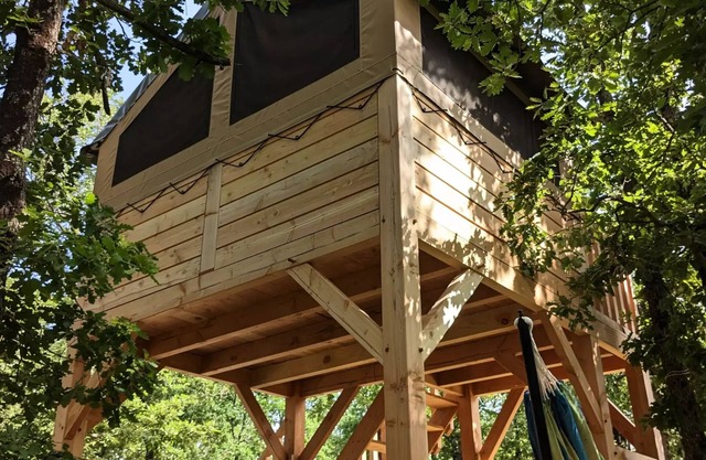 Camping le Roc del Rey* - 2-room cabin on stilts for 2 people Without sanitary facilities