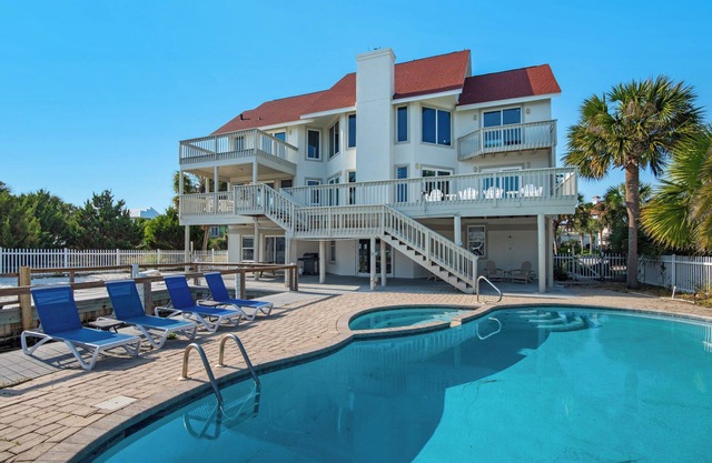 🛶 Canal-Front Fun | Pool, Bunks, Game Room | Sleeps 23 | The Beach Celebration