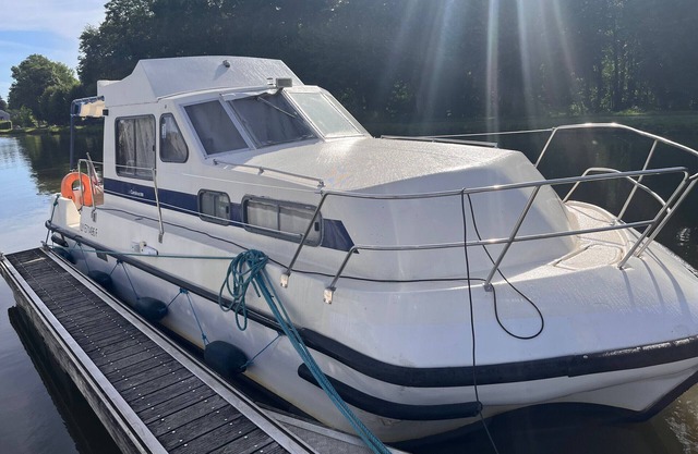 Canal-side Boat Stay with Château Views in Châtillon-en-Bazois