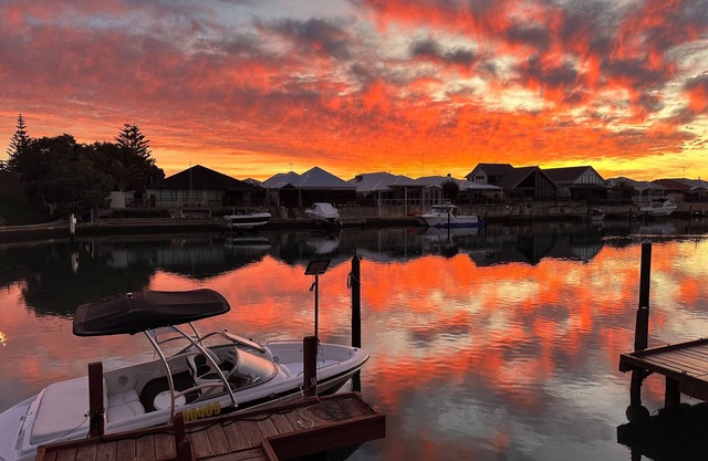 Canal Views - accommodation in Halls Head, Mandurah: dolphins, sunrises and more