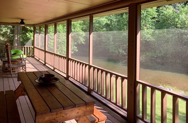 Cane River Cabin - River Front - 3 BR - 2 Bath