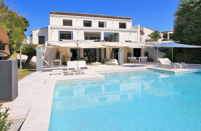 Cannes Californie a luxury villa with panoramic sea view